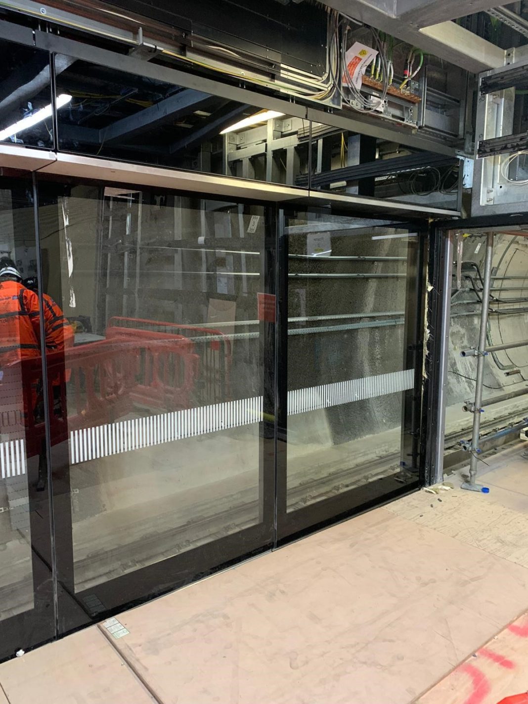 The Elizabeth line's platform screen doors - Rail Engineer