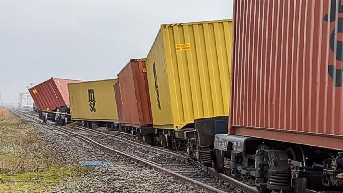 Freight train derailment at London Gateway, Essex Rail Engineer