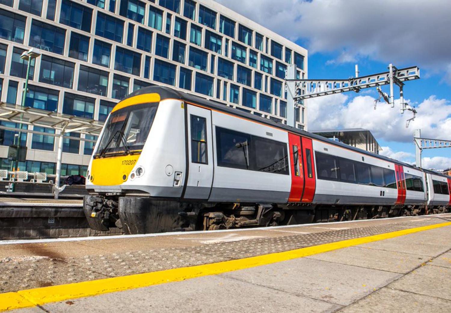 200 new train driver jobs attracts 10,000 applicants RailStaff