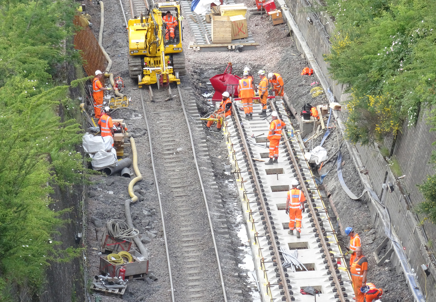 railroad tracks crossing ballast construction